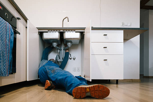 Professional Leak Detection technician working in Island Lake, IL